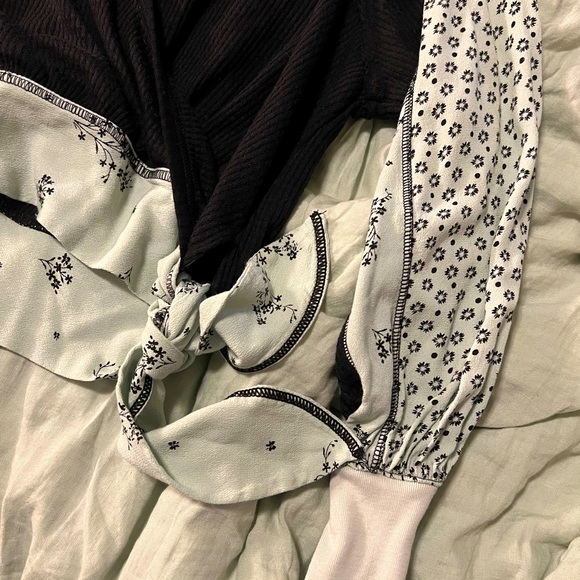 Free People Long Sleeve V-neck Blouse with Tie Knot Size XS - Picture 4 of 4